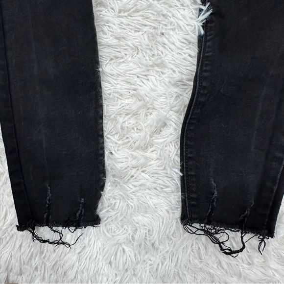 Old Navy Rockstar Pull On Jeggings Black Size 4 Tall Distressed Mid Rise - Picture 3 of 7